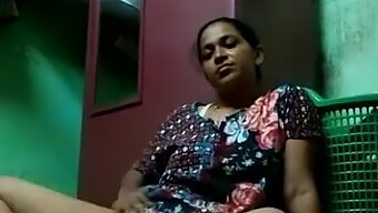 Hot Indian Mom'S Sensual Finger Action - Part 1