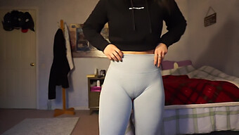 Trange Treningsshorts Avslører En Fristende Cameltoe På En Forførende Amerikansk Skjønnhet