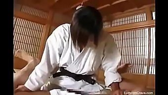 ผู้เชี่ยวชาญของ Karate ยอมรับการ Penetration และความอับอาย