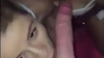 Pareja Amateur Se Involucra En Una Doble Sesión Oral