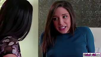 Abella Danger Viser Sin Modne Stedmor, Hvordan Hun Sprøjter