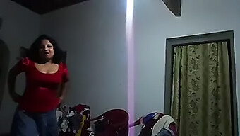 Esposa Indiana Agrada O Marido Com Um Boquete Em Um Vídeo Quente