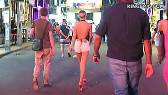 Yksinäinen Amerikkalainen Matkailija Tutkii Thaimaan Yöelämää Ja Kohtaa Nuoren Thaimaalaisen Prostituoidun.