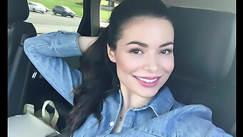 Ảnh Instagram Của Miranda Cosgrove - Chơi Một Mình Đầy Kích Thích