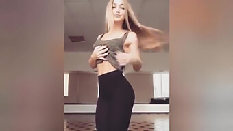 Modelos Jovens E Sedutoras Do Instagram Em Uma Compilação De Vídeo De Sexo Caseiro Quente