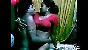 Desi Bhabhin Kuuma Seksi Mustan Aviomiehen Kanssa Saree:Ssa