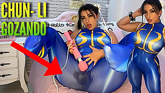 Η Κινούμενη Chun Li Cosplayer Βραχεί Και Αγριεύει Με Τον Δονητή Της Hachi, Φτάνοντας Σε Οργασμό Σε Στυλ Ahegao