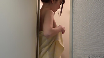 Japanese Schoolgirl Sarina Kurokawa'S Solo Shower Show On Camera