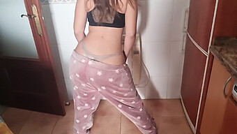 Adolescente Latina Con Gran Trasero En La Webcam