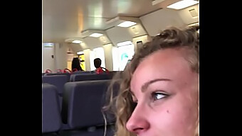 Angel Emily Fa Un Pompino In Pubblico Sul Treno E Ingoia Lo Sperma