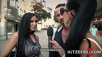 Piersiasta Niemiecka Milf Jacky Lawless Cieszy Się Seksem Analnym I Oralnym Na Świeżym Powietrzu