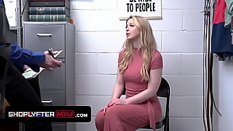 Sunny Lane'In Güvenlik Görevlisiyle Ofis Karşılaşması Sıcak Bir Creampie Ile Sona Eriyor