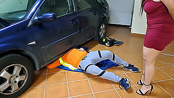 Aroused Wife Gets Filled With Cum By The Mechanic In A Homemade Video