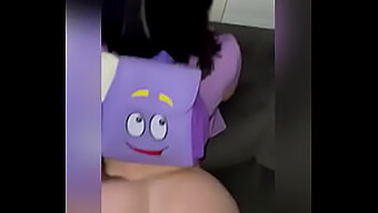 Gadis Latina Dora Dalam Video Sensual