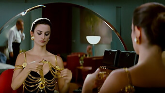 Ciuman Sensual Penelope Cruz Dan Aset Alami Yang Menakjubkan Dalam 