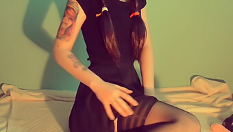 Wednesday Addams Sensuella Sololek Med Sexleksaker Och Analutforskning