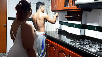 Gadis Muda Berselingkuh Dengan Jiran Di Dapur