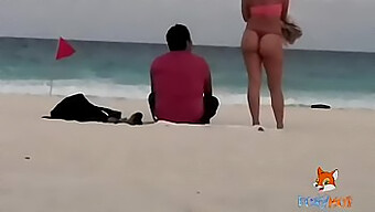 Offentlig Visning Av Rumpa Mi I En Stringtruse På Stranden Og Påkaller Mannlig Oppmerksomhet, Med Bare To Menn Som Er Modige Nok Til Å Ta På Meg. (For Den Komplette Videoen, Vennligst Besøk Min Premium Xvideos-Kanal)