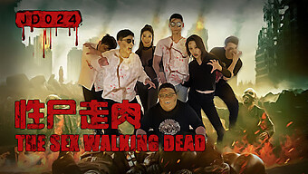 Asiatische Teenagerin Jdav1me In Zombie-Themen Weiblicher Dominanz Orgasmus Im Freien Cosplay