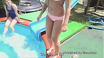 Teenager (18+) Bliver Kneppet I Bikini Af En Gruppe Liderlige Fyre