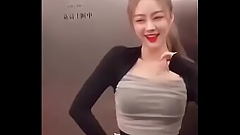 Nejnovější Edice Oblíbené Sbírky Tiktok Od Meng Xiaomei S Tancem Sexy Krásek