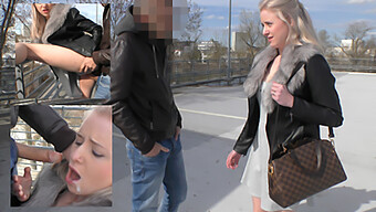 Die Deepthroat-Fähigkeiten Des Blonden Teens Führen Zu Öffentlichem Sex Und Orgasmus