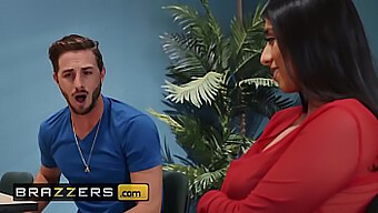 Violet Myers Mostra Le Sue Doti In Un Incontro Bollente In Classe Con Lucas Frost In Una Produzione Di Brazzers